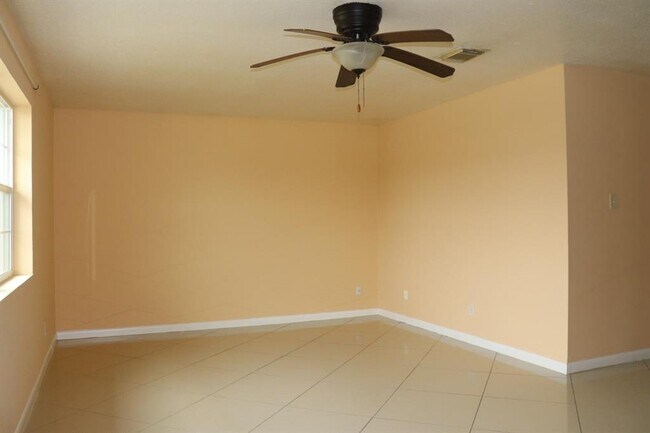 Building Photo - 10318 Sagewillow Ln