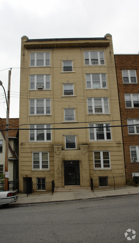 Primary Photo - 10 Bayley Ave