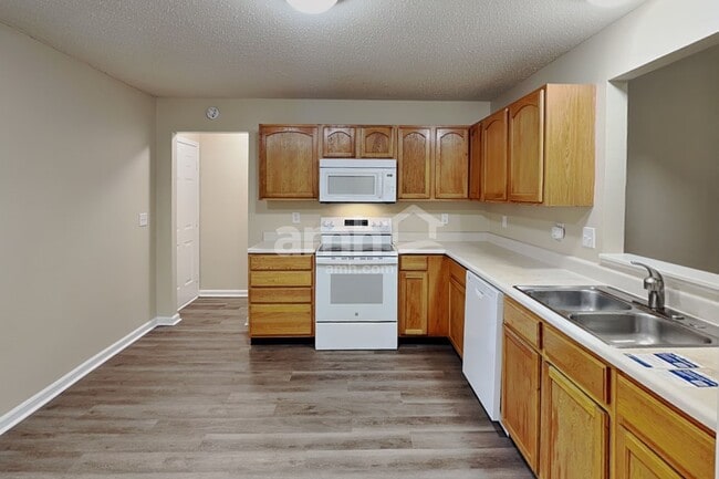 Building Photo - 9734 Thomas Ln
