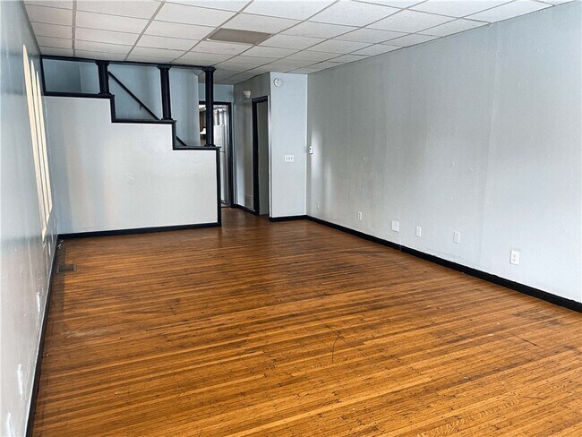 Foto del edificio - 1083 Dewey Ave