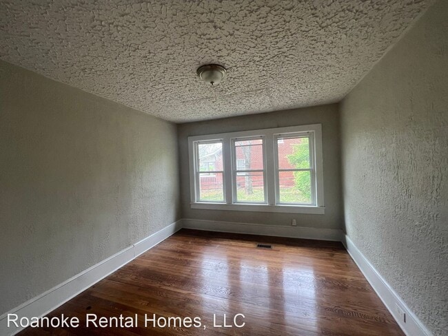 Building Photo - 3 br, 1.5 bath House - 3715 Hershberger Road