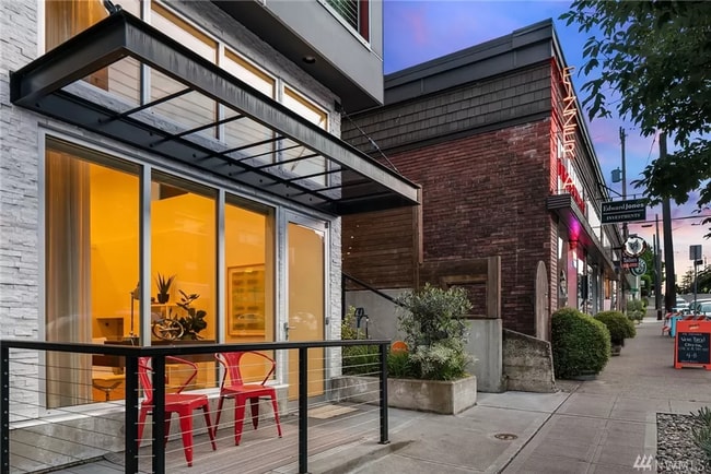 Building Photo - Stunning 2 Bed 3 Bath Home in Queen Anne