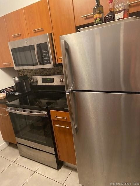 Foto del edificio - 650 NE 64th St