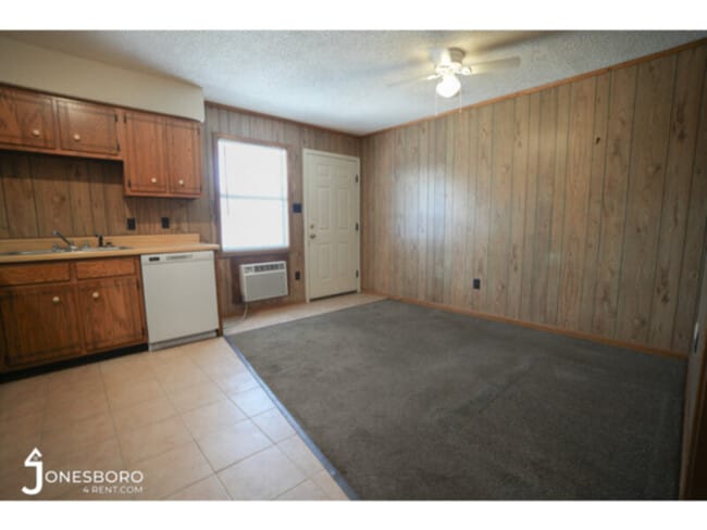 Building Photo - Race Crest Apartments: Water/Sewer Include...