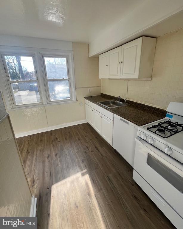 Foto del edificio - 409 Trenton Ct