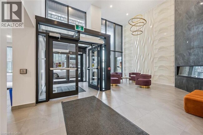 Photo du bâtiment - 1438 Highland Rd W