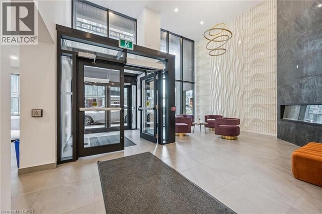 Photo du bâtiment - 1438 Highland Rd W