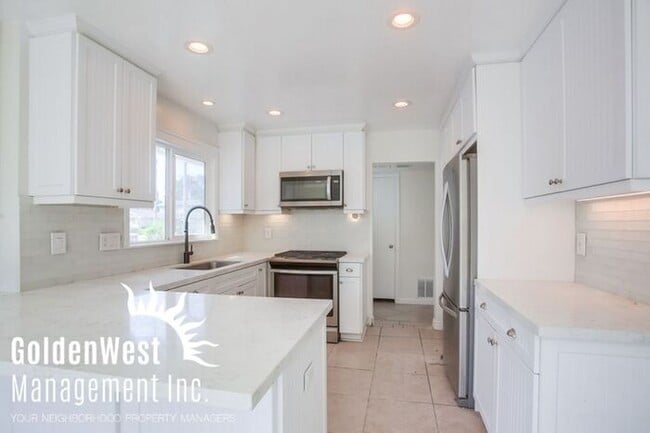 Building Photo - Newly Remodeled 5Bdm 3Ba Single-Family Hom...