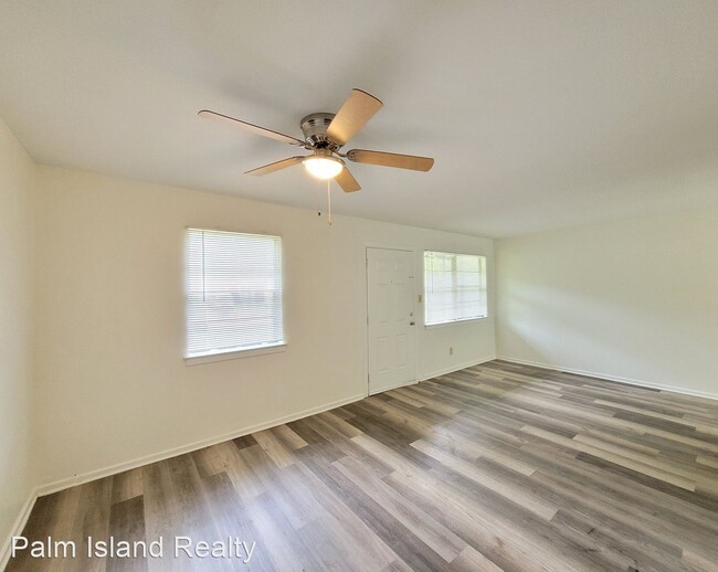 Building Photo - 2 br, 1 bath House - 914 Medford Dr