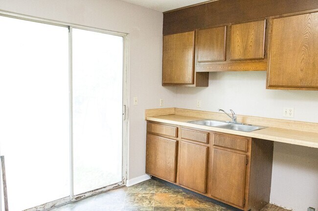 Foto del edificio - 5603 Pinelawn Ave