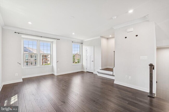 Foto del edificio - 2138 Hemlock Bay Rd