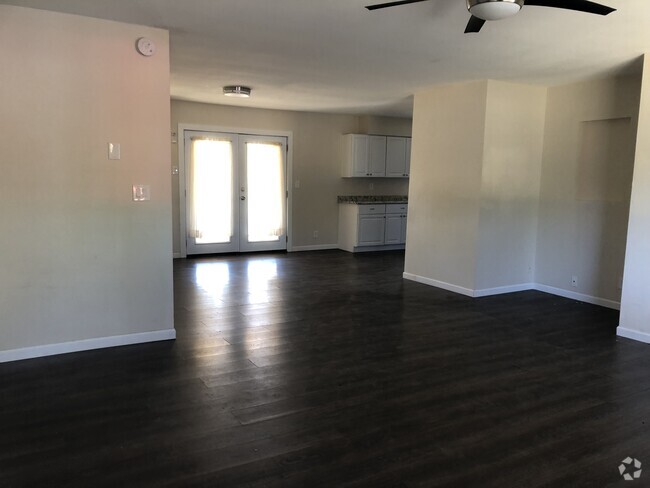 Building Photo - 2756 N Kings Hwy S