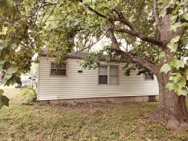 Foto del edificio - 2461 Duchess Dr