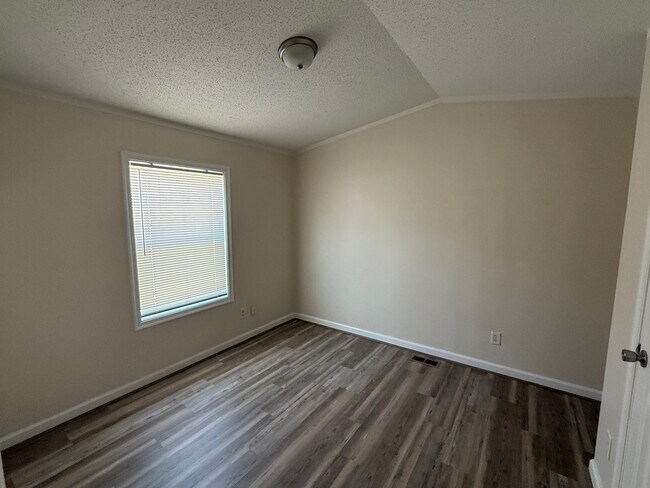 Building Photo - 13 Vanilla Ln