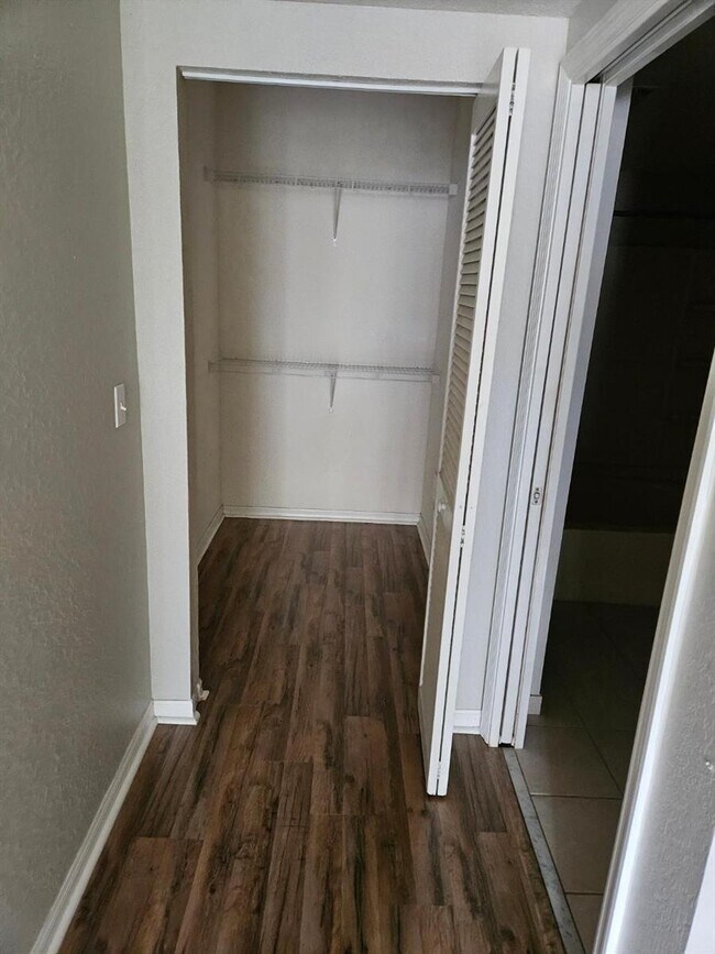 Foto del edificio - 6758 W Sample Rd