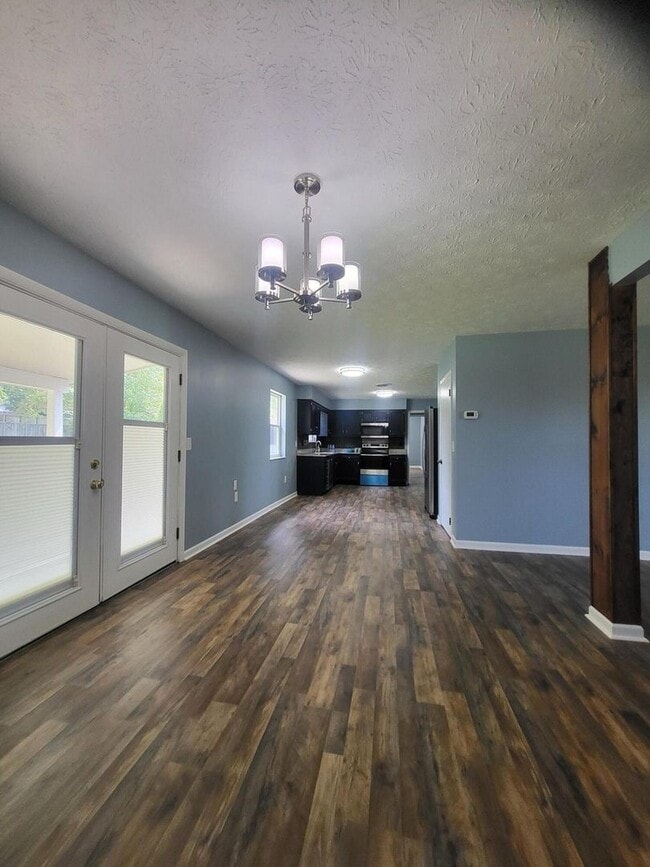 Building Photo - Move In Ready!!