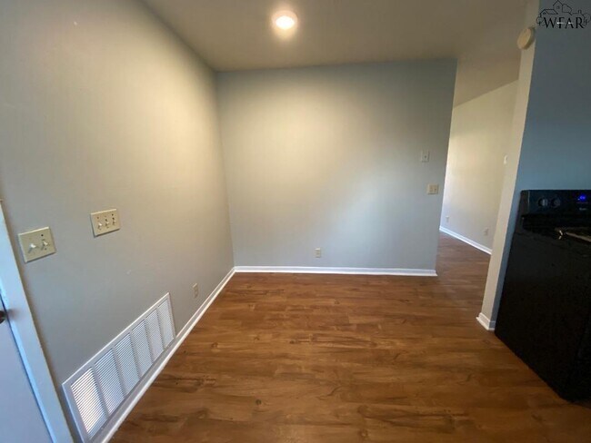 Building Photo - 1446 Deville St