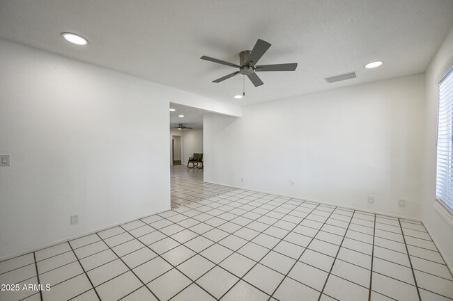 Building Photo - 5833 W John Cabot Rd