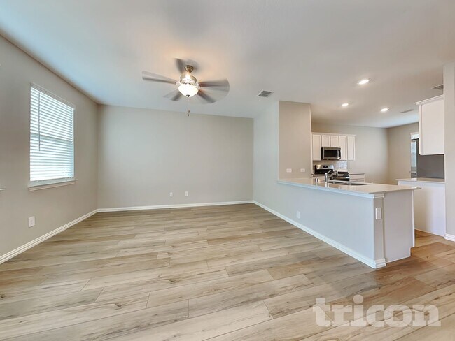 Foto del edificio - 2106 Silver Charm Ln