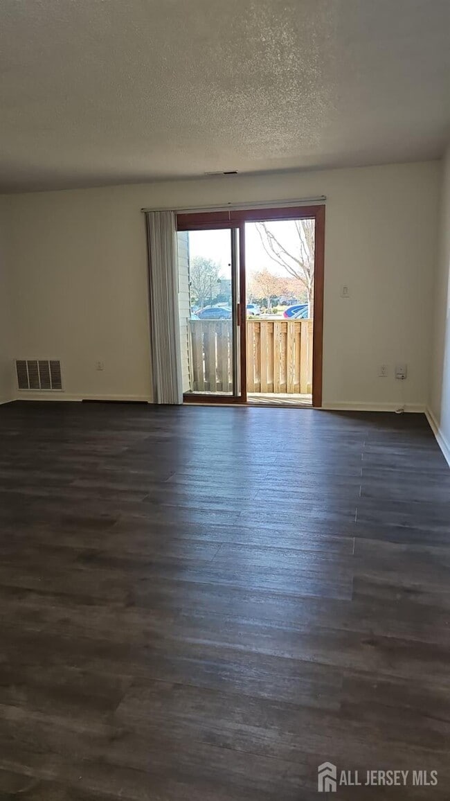 Building Photo - 909 Ravens Crest Dr