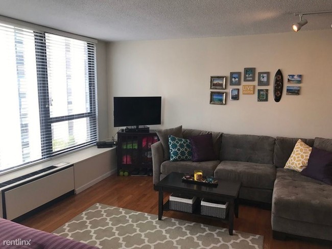 Foto del edificio - 1310 N Ritchie Ct