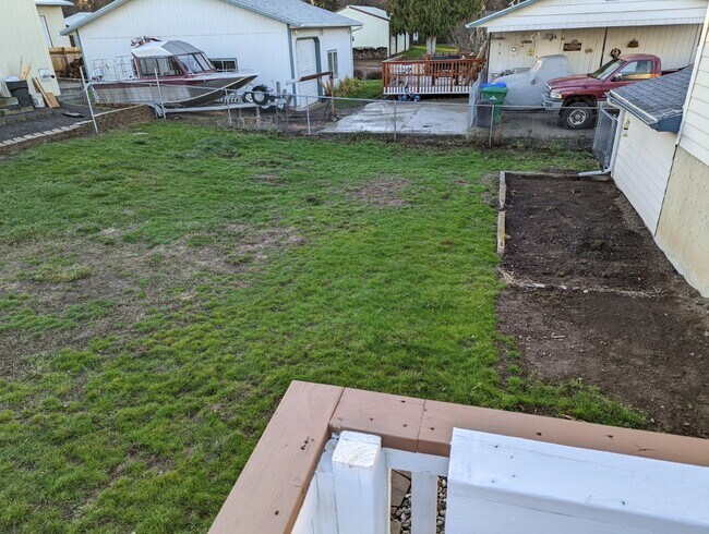 Building Photo - Large 4 bed/2 bath Orchards house - pet-fr...