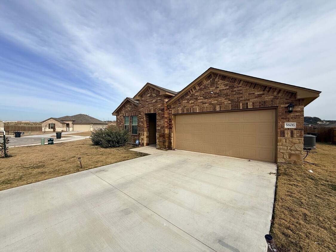 Building Photo - NEW IN MANAGEMENT - COMING SOON!