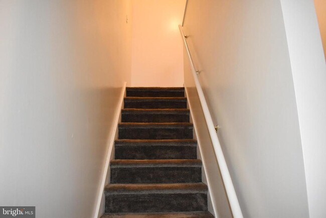 Foto del edificio - 1121 Stanley Ave