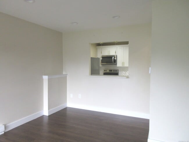 Foto del edificio - 6 Cedarbrook Rd