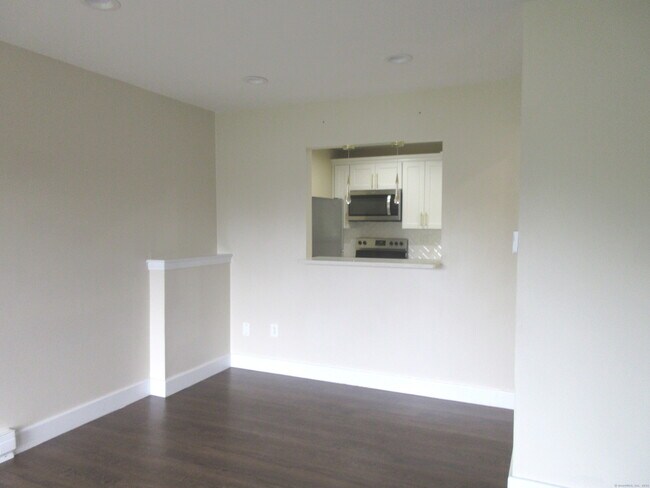 Foto del edificio - 6 Cedarbrook Rd