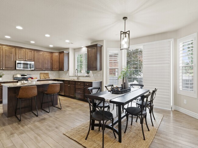 Foto del edificio - 1319 E Foxmont Ln
