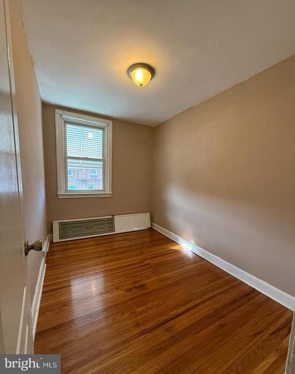 Building Photo - 4240 Sheffield Ave