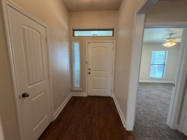 Building Photo - Beautiful Home in Quiet Neighborhood!