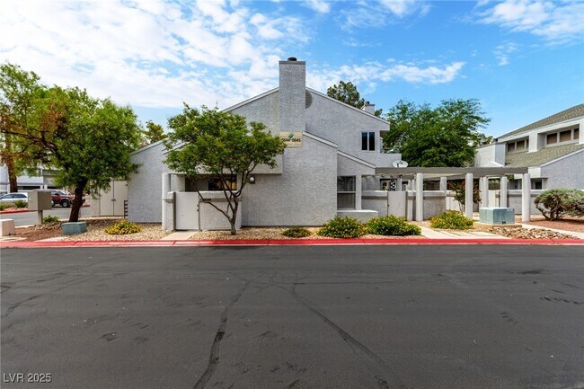 Foto del edificio - 5644 Vineyard Ln
