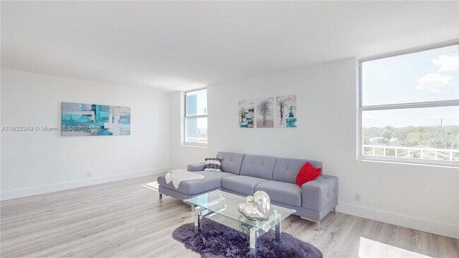 Foto del edificio - 16570 NE 26th Ave