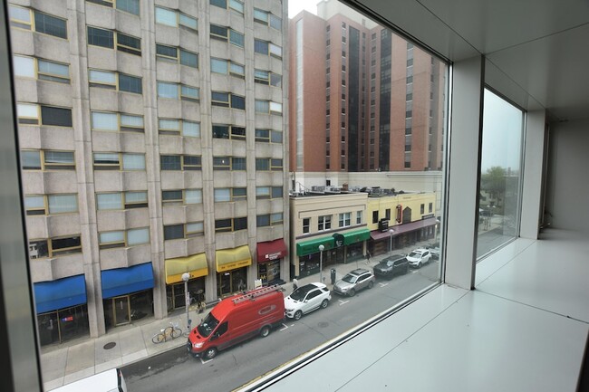 Building Photo - 555 E William St