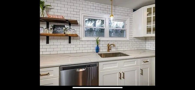Building Photo - 16823 Northview Dr