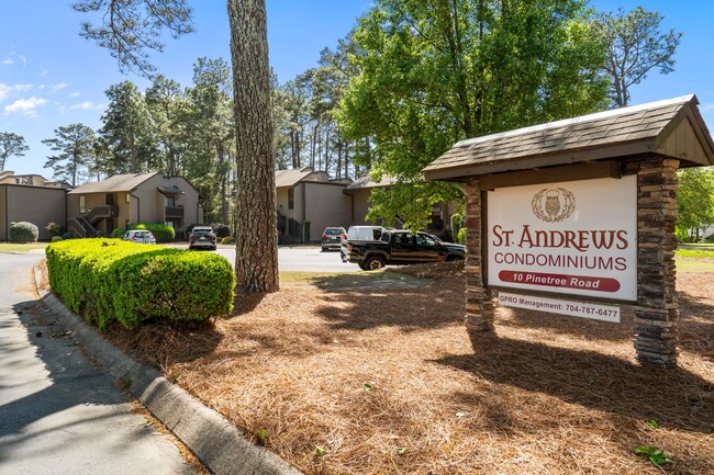 Building Photo - 10 Pine Tree Rd