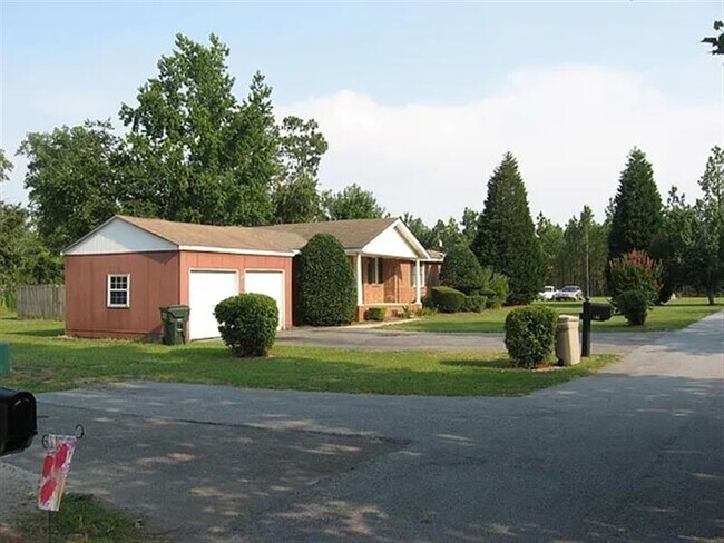Building Photo - great quiet area