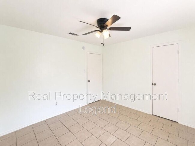 Building Photo - 112 Oak Hill Dr