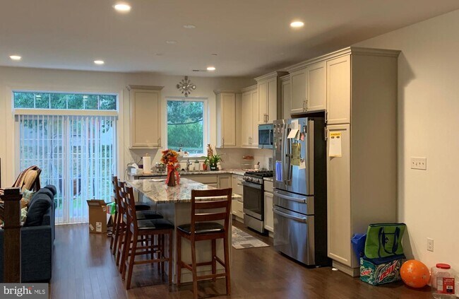 Building Photo - 16791 River View Cir