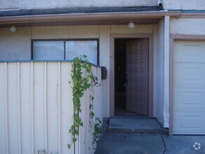 Building Photo - 2725 Santa Fe St