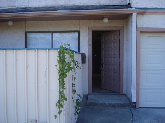 Building Photo - 2725 Santa Fe St