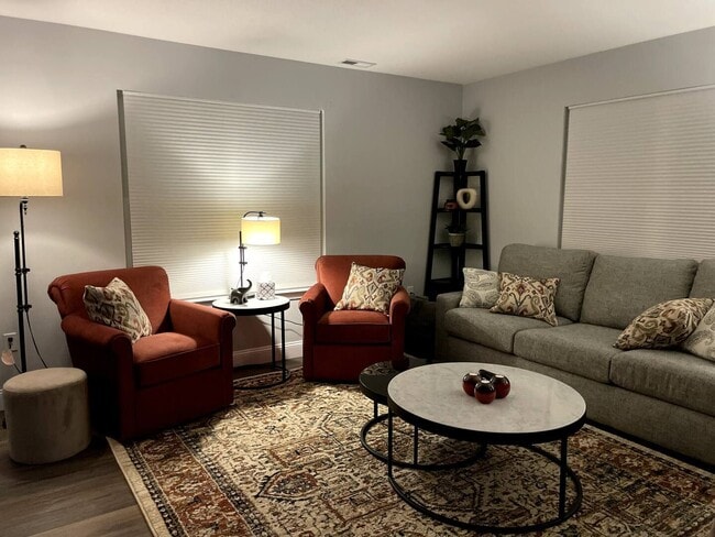 Building Photo - 3 Bedroom 3 Bathroom - Short Term Lease