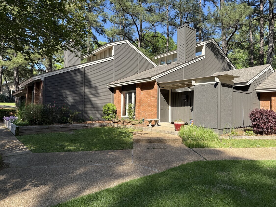 Primary Photo - 200 Woodgreen Dr