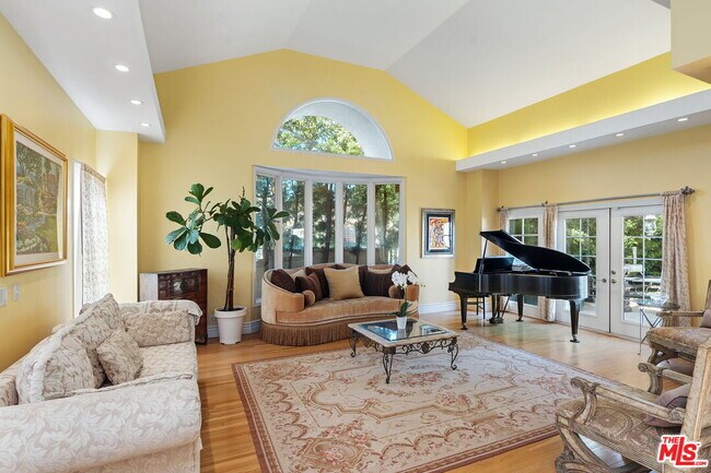 Foto del edificio - 2202 San Vicente Blvd