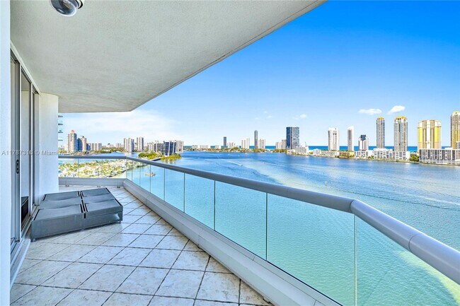 Foto del edificio - 2600 Island Blvd