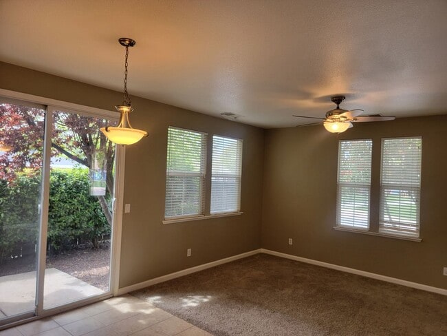 Building Photo - Adorable 2 bedroom 2 bath home
