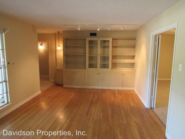 Building Photo - 8807 Woodbury Dr