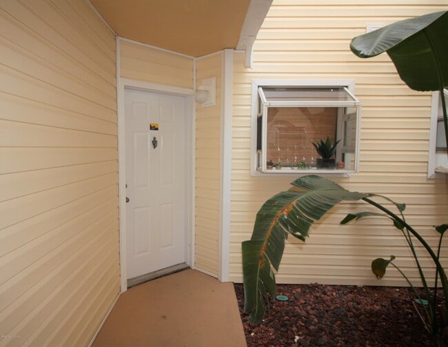 Building Photo - 650 Is Clb Ct